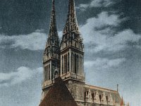 Katedrala oko 1932. godine. Rijetko viđena vizura mesnice i trgovačkih prostora kod ulaza u Nadbiskupski vrt